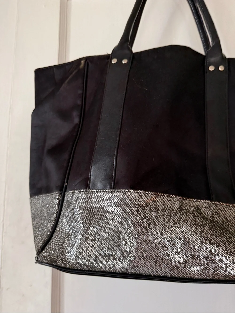 N/A spacious black